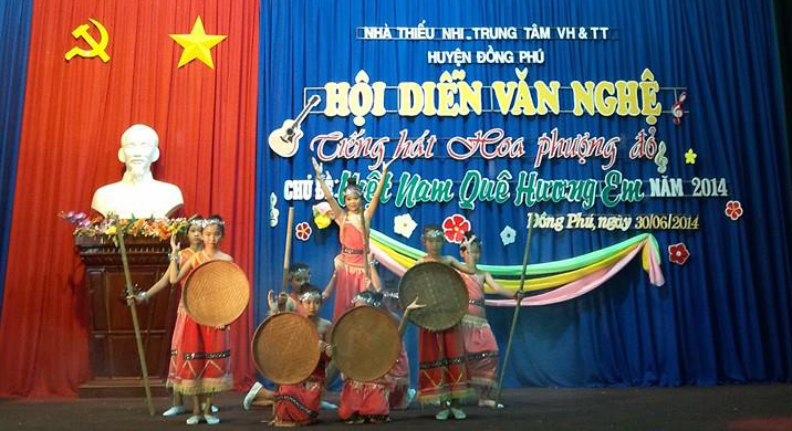 Đồng Phú tổ chức Hội thi tiếng hát “Hoa phượng đỏ” và “Ngày hội đọc sách” năm 2014