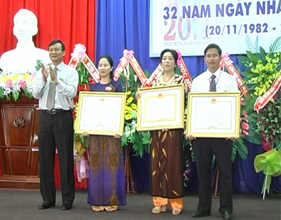 Đồng Phú kỷ niệm 32 năm ngày Nhà giáo Việt Nam