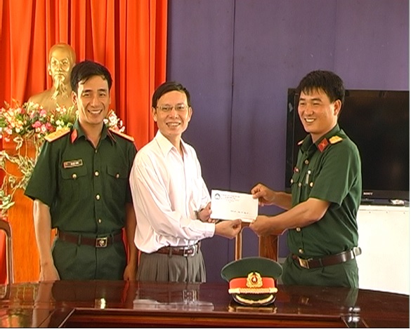 Đồng Phú: Thăm chiến sỹ mới tại Tiểu đoàn 208