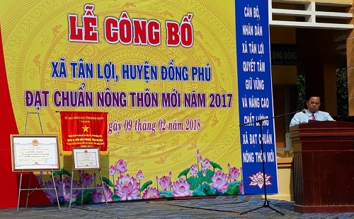 Chủ tịch UBND huyện Trần Văn Vinh phát biểu tại buổi lễ.