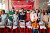 152 phần quà trao cho hội viên Hội người mù huyện Đồng Phú