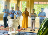 Lãnh đạo huyện Đồng Phú thăm, tặng quà chùa Thanh Tâm