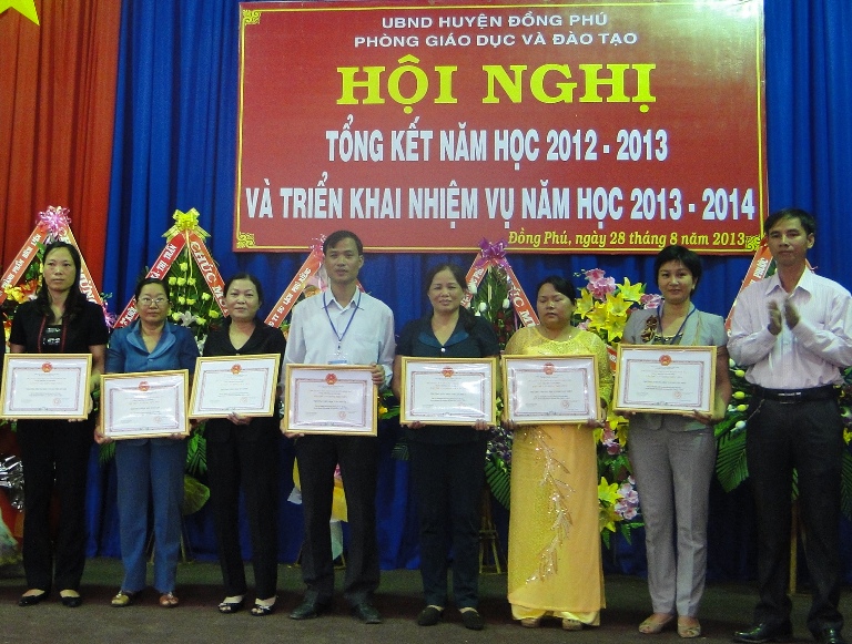 Đồng Phú tổ chức hội nghị tổng kết năm học 2012 - 2013 và triển khai phương hướng nhiệm vụ năm học mới 2013 - 2014
