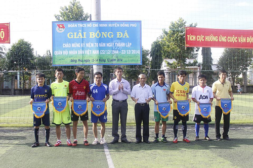 Đồng Phú: Tổ chức giải bóng đá chào mừng kỉ niệm 70 năm ngày thành lập QĐND Việt Nam, 25 năm ngày hội Quốc phòng toàn dân (22/12/1944 – 22/12/2014).