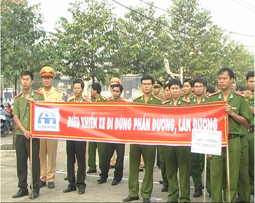Đồng Phú: ra quân hưởng ứng năm an toàn giao thông 2015
